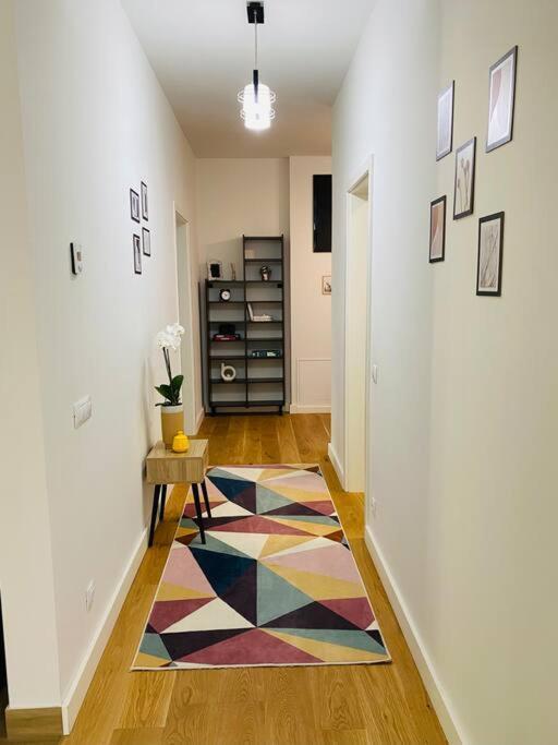 8Ight Apartment Brasov Luaran gambar