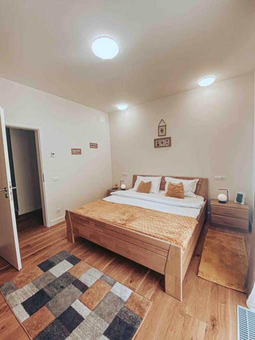 8Ight Apartment Brasov Luaran gambar