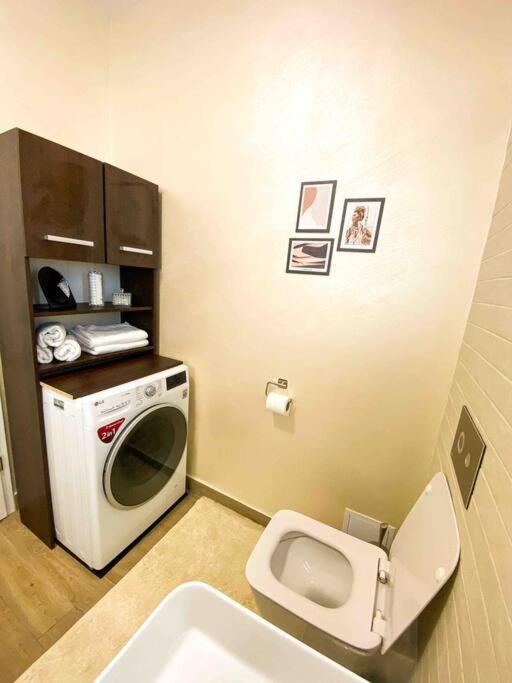 8Ight Apartment Brasov Luaran gambar