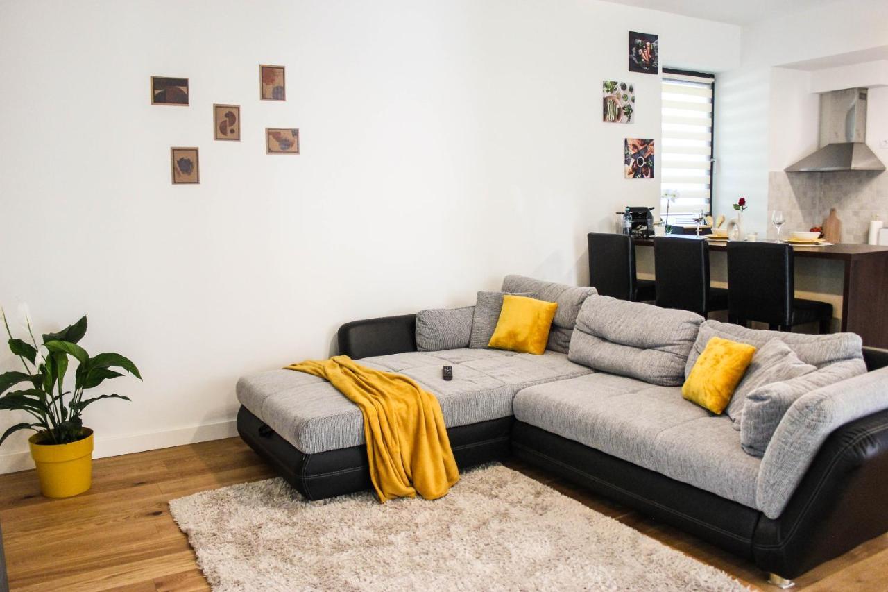 8Ight Apartment Brasov Luaran gambar